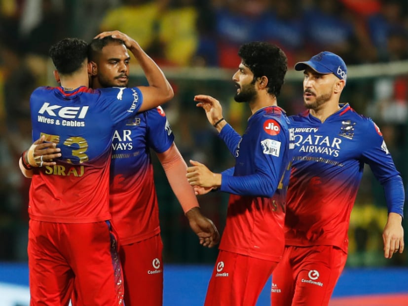 আরসিবির এই দুরন্ত জয়ের ম্যাচের কোন জায়গা টার্নিং পয়েন্ট হয়েছে তা নিয়ে চলছে নানা আলোচনা। গ্লেন ম্যাক্সওয়েলের করা ১৩তম ওভারে শিবম দুবের পরপর দুটি ক্যাচ ফেলে আরসিবি। কিন্তু একই ওভারের শেষ বলে দুবে ও রাচিন রবীন্দ্রর ভুল বোঝাবুঝিতে রান আউট হন রাচিন রবীন্দ্র। 