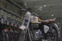 ১০ হাজার টাকা ডাউনপেমেন্ট, Royal Enfield Bullet 350 নিলে ইএমআই কত পড়বে?