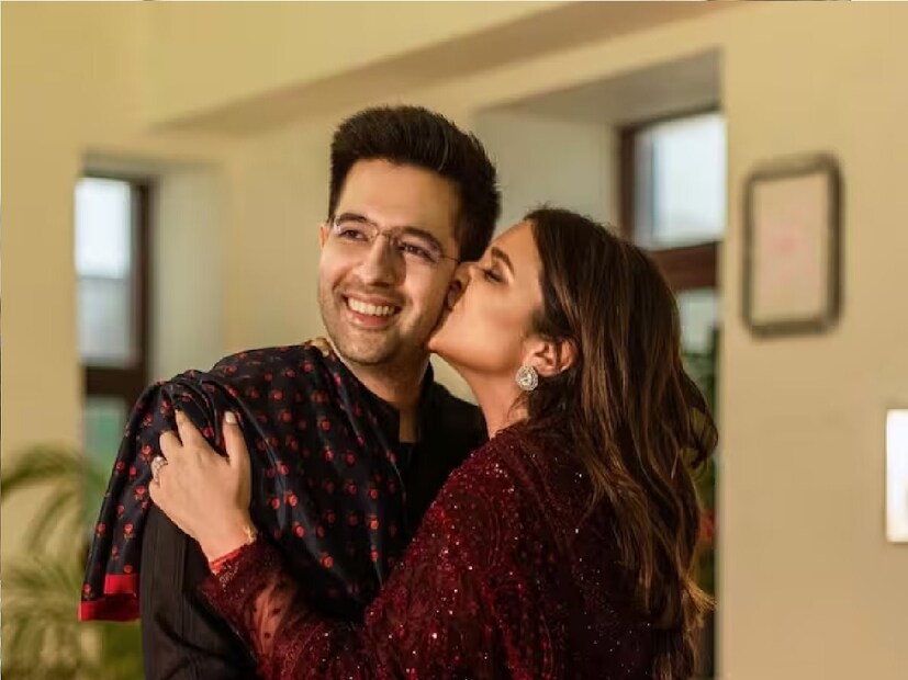 *সম্প্রতি 'অমর সং চমকিলা'তে অভিনয় করেছেন পরিনীতি চোপড়া। তাঁর কাজের জন্য প্রশংসাও পাচ্ছেন। কিন্তু এই পাওয়ার কাপল বর্তমানে কঠিন সময়ের মধ্যে দিয়ে যাচ্ছেন। মঙ্গলবার একথা প্রকাশ্যে আসার পর থেকে নেটিজেনরা রাঘবের সুস্থ হওয়ার অপেক্ষায় দিন গুনছেন।