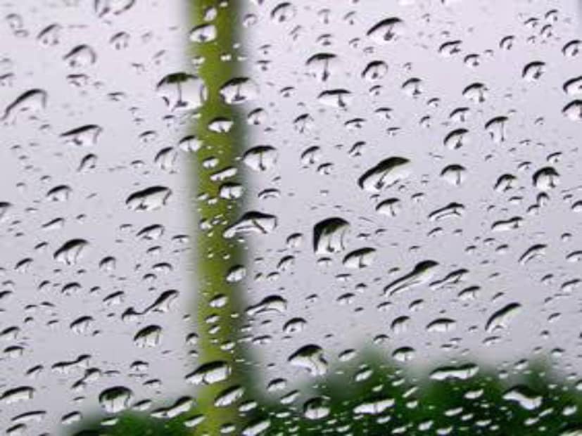 তবে হাওয়া অফিসের পূর্বাভাসে অবশ্য বলা হয়েছে, আজই দক্ষিণবঙ্গের তিনটি জেলায় অল্প হলেও বৃষ্টির সম্ভাবনা রয়েছে৷ 