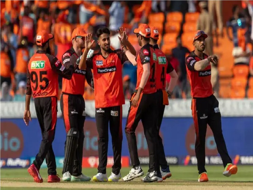 সানরাইজার্স হায়দরাবাদ – SRH বর্তমানে ১৪ পয়েন্ট নিয়ে আইপিএল ২০২৪ পয়েন্ট টেবিলে চতুর্থ স্থানে রয়েছে। তাদের আরও দুটি ম্যাচ বাকি রয়েছে সেই দুটি ম্যাচ হল সানরাইজার্স হায়দরাবাদ বনাম গুজরাত টাইটান্স এবং দ্বিতীয় ম্যাচটি হল সানারাইজার্স হায়দরাবাদ বনাম পঞ্জাব কিংস৷