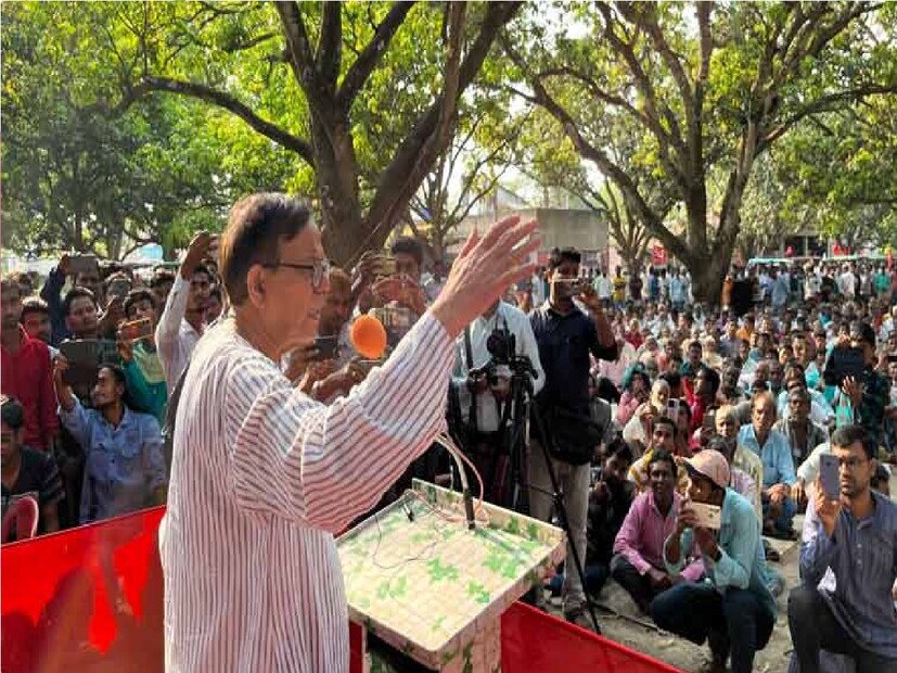 *মহঃ সেলিমের স্ত্রীর রোজগার সম্পর্কে জানিয়েছেন, ২০১৮-১৯ অর্থবর্ষে তার রোজগার ছিল ১৫ লক্ষ ৪২ হাজার ৭৭০ টাকা। ২০১৯-২০ অর্থবর্ষে তার রোজগার ছিল ১৫ লক্ষ ৪১ হাজার ৫০০ টাকা। ২০২০-২১ অর্থবর্ষে তার রোজগার ছিল ২১ লক্ষ ২৫ হাজার ৮২০ টাকা। ২০২১-২২ অর্থবর্ষে রোজগার ছিল ২১ লক্ষ ১৪০ টাকা। ২০২২-২৩ অর্থবর্ষে ফের রোজগার বেড়ে দাঁড়িয়ে ছিল ১৯ লক্ষ ৮ হাজার ৬১০ টাকা। অর্থাৎ শেষ পাঁচ অর্থবর্ষে মহঃ সেলিমের স্ত্রী মহঃ সেলিমকে বারবার টেক্কা দিয়েছেন। ফাইল ছবি। 
