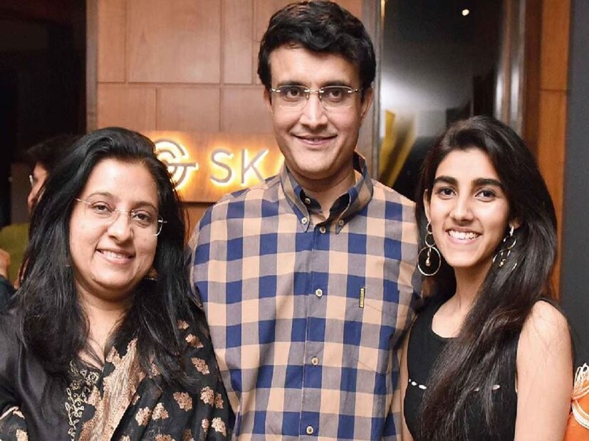 পিডব্লিউসি-তে ইন্টার্নশিপ শেষ করার পরেই সানা আরও একটি নামজাদা সংস্থা ডেলয়েটে যোগ দিয়েছেন সানা৷ 