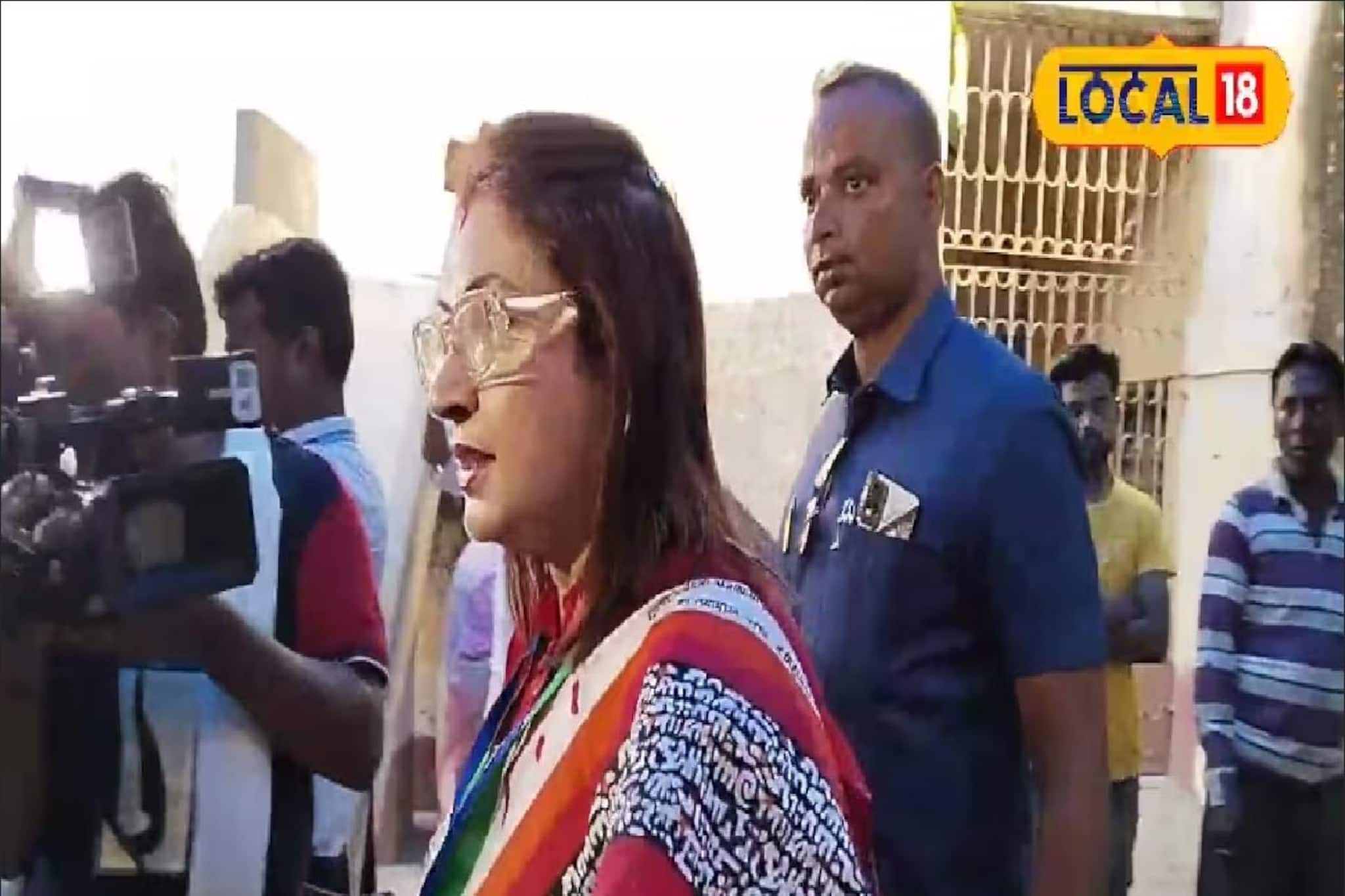 সাতসকালে পুজো দিলেন মা তারার মন্দিরে, বীরভূমের আনাচকানাচে দাপিয়ে বেড়ালেন শতাব্দী