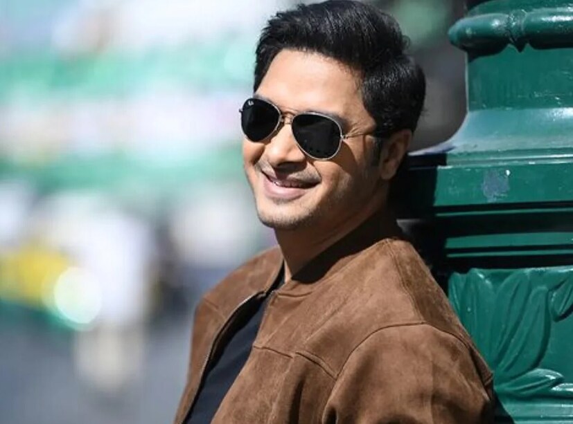 করোনা ভ্যাকসিন নিয়ে আরও গবেষণা করতে হবে: অভিনেতা বলেন, যেহেতু করোনা ভ্যাকসিন নিয়ে প্রশ্ন উঠছে, তাই তাঁর সন্দেহ হচ্ছে যে ভ্যাকসিনের কারণেই হার্ট অ্যাটাক হয়েছে। এই কারণে ভ্যাকসিন নিয়ে আরও গবেষণা করার ইচ্ছা প্রকাশ করেছেন অভিনেতা।