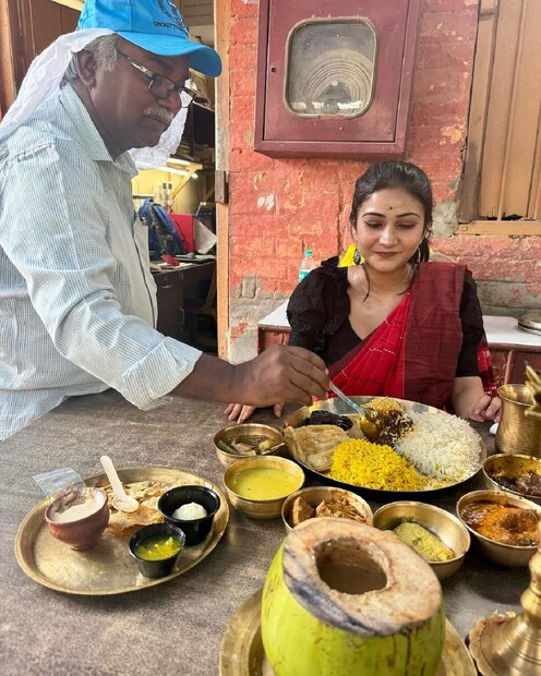 ৯ মে তাঁদের বিয়ে এবং ১১ মে তাঁদের রিসেপশান৷ ঘর বসতে চলেছে এই দুই অভিনেতার৷ তার আগে আইবুড়ো ভাতের পর্ব চলছে৷ ফুলকির সেটে ঘটা করে হল কৌশাম্বির আইবুড়ো ভাত৷ 