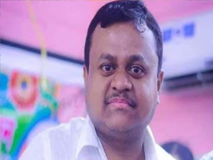 *সৌমেন্দু অধিকারী তার হলফনামায় সম্পত্তির বিবরণে জানিয়েছেন জায়গা জমি বেশিরভাগই তিনি উপহারস্বরূপ পেয়েছেন। সৌমেন্দু তার হলফনামায় আরও জানিয়েছেন, তাঁর একটি গাড়ির ঋণ রয়েছে। সেই ঋণের পরিমাণ ২ লক্ষ ৮৭ হাজার ৯৭০ টাকা। সংগৃহীত ছবি। 