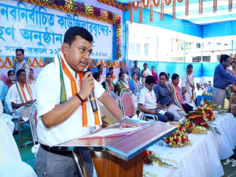 *একটি ব্যাঙ্ক ফিক্সড ডিপোজিট রয়েছে ৯ লক্ষ ৮২ হাজার ৭৮৪ টাকা। এ ছাড়াও মিউচুয়াল ফান্ড ও বিভিন্ন জীবনবীমায় বিনিয়োগ রয়েছে ৪৮ লক্ষ ১৫ হাজার ১৬০ টাকা। সৌমেন্দুর কাছে রয়েছে মোট ২০ গ্রাম সোনা ও তিনটি গাড়ি। সংগৃহীত ছবি। 