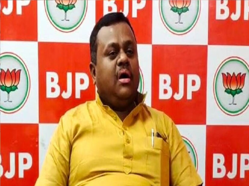 *২ মে কাঁথি লোকসভা কেন্দ্রের বিজেপি প্রার্থী সৌমেন্দু অধিকারী, তার মনোনয়নপত্র জমা দিয়েছে। মনোনয়ন পত্রের হলফনামায় অস্থাবর ও স্থাবর মিলিয়ে আড়াই কোটি টাকারও বেশি সম্পত্তি রয়েছে সৌমেন্দু অধিকারীর। যার মধ্যে অস্থাবর সম্পত্তির পরিমাণ ১ কোটি ৮ লক্ষ ৭৯ হাজার ৯৯৩ টাকা। সংগৃহীত ছবি। 