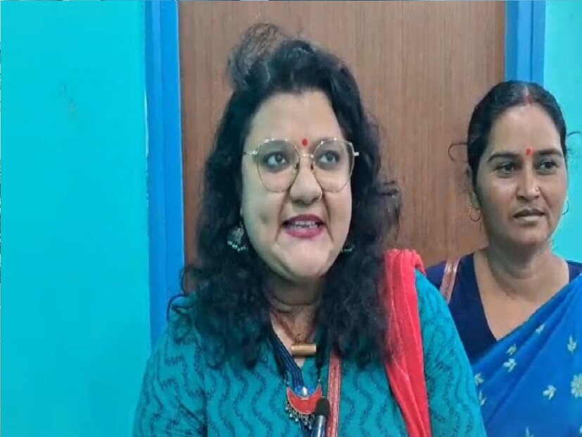 *পাঁচ অর্থবর্ষে মোট আয় ১৩ লক্ষ ৭০ হাজার ৯০ টাকা। হাতে নগদ টাকা রয়েছে ১৮,০০০। এ ছাড়াও বিভিন্ন ইনভেস্টমেন্ট রয়েছে সুজাতা মণ্ডলের। যার মধ্যে উল্লেখযোগ্য হল ৪ লক্ষ টাকার জীবন বীমা। সংগৃহীত ছবি। 