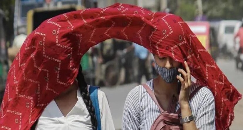 তীব্র তাপপ্রবাহের চরম সতর্কবার্তা দক্ষিণবঙ্গের সব জেলায় আজ, শুক্রবার পর্যন্ত। পশ্চিম মেদিনীপুর, ঝাড়গ্রাম, পূর্ব ও পশ্চিম বর্ধমান, বীরভূম ও বাঁকুড়া জেলায় তীব্র তাপপ্রবাহের চরম সতর্কবার্তা শুক্রবার। গরম ও অস্বস্তিকর আবহাওয়া থাকবে রবিবার পর্যন্ত।