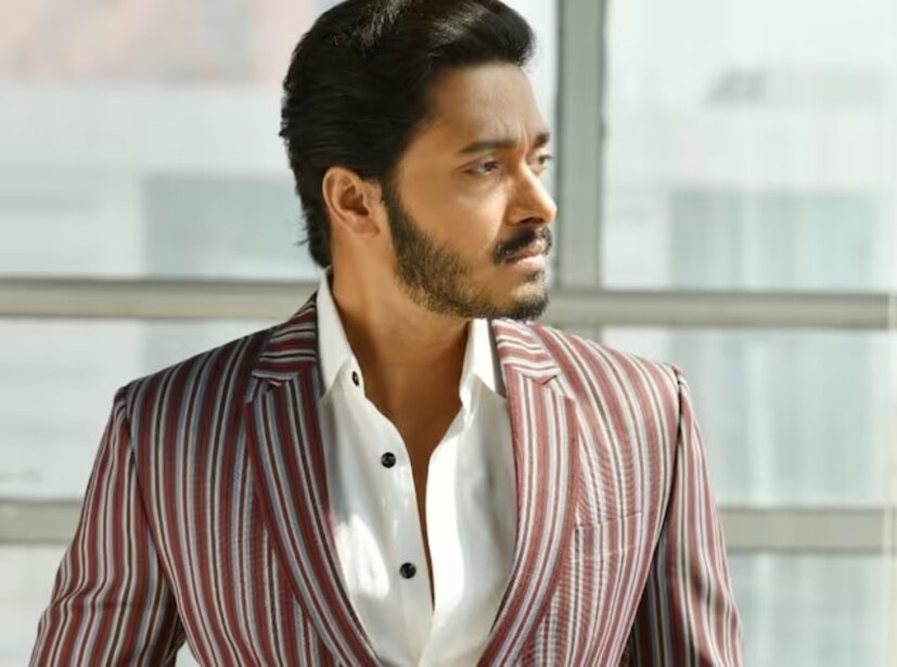 সম্প্রতি কোভিশিল্ডের পার্শ্বপ্রতিক্রিয়া নিয়ে হইচই পড়ে গিয়েছে গোটা বিশ্বে। শ্রেয়সের অনুমান, তাঁর হার্ট অ্যাটাকের সঙ্গেও করোনা ভ্যাকসিনের সম্পর্ক থাকতে পারে।