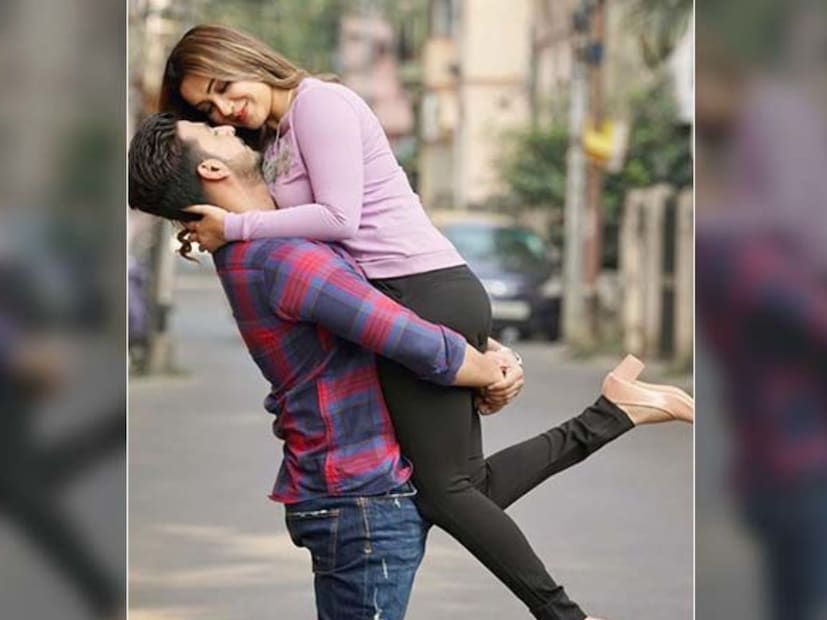 বলিউডের মতো, বনি-কৌশানী করতে চলেছেন ডেস্টিনেশন ওয়েডিং। ভোটের পরই নাকি বিয়ে করতে চলেছেন ‘পারব না আমি ছাড়তে তোকে’ জুটি।