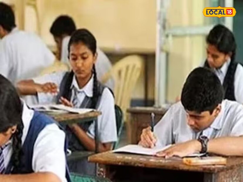 যেমন শিক্ষকতা ছাড়াও ফিল্ম রাইটিং, কনটেন্ট রাইটিং, বিজ্ঞাপন সংস্থায় কাজ, সংবাদ পত্রিকার এছাড়াও বিভিন্ন ধরনের চাকরির দরজা আপনার সামনে খুলে যাবে।