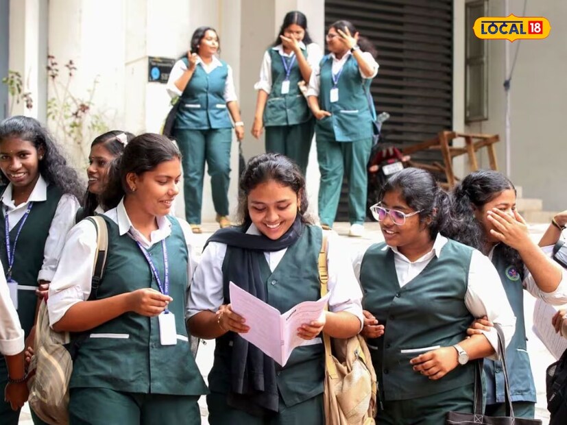 উচ্চ মাধ্যমিক পর্যন্ত লিটারেচারে পড়তে হয় সমস্ত ছাত্র ছাত্রীদের। আপনি যদি সাহিত্যে পটু হন বাংলার ভাষার প্রতি আপনার আগ্রহ থাকে তাহলে আপনি বাংলা নিয়ে পড়তে পারেন। বাংলা ভাষা নিয়ে পড়লে বিভিন্ন কাজের সুবিধা থাকে।