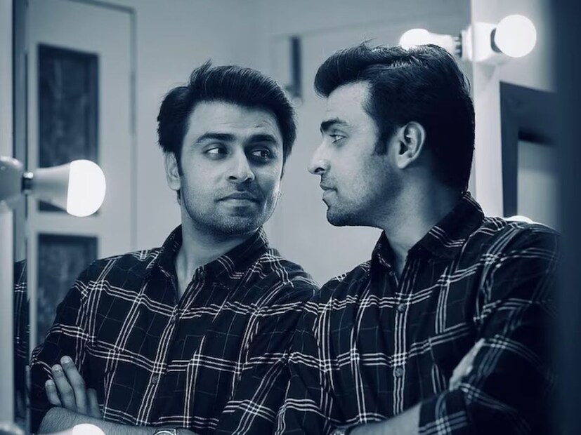 ছোটবেলা থেকেই অভিনয়ের শখ ছিল জিতেন্দ্রর। ছোটবেলায় নিজের শহরের রামলীলায় অভিনয় করতেন। জিতেন্দ্র আইআইটি খড়গপুর থেকে সিভিল ইঞ্জিনিয়ারিং পড়েছেন। তখন থেকেই তিনি অভিনয়কে সিরিয়াসলি নিতে শুরু করেন। তিনি থিয়েটারে অংশ নিতে শুরু করেন। কলেজে থাকাকালীন তার বিশ্বপতি সরকার সঙ্গে দেখা হয়। তিনি সেই সময় ভাইরাল ফিভারে কাজ করছিলেন এবং তিনি জিতেন্দ্রকে কোম্পানিতে যোগ দিতে বলেছিলেন। 