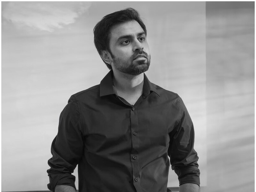 জিতেন্দ্র পার্মানেন্ট রুমমেটস, টিভিএফ পিচার, বিষ্ট প্লিজ, পঞ্চায়েত এবং কোটা ফ্যাক্টরির মতো অনেক ওয়েব সিরিজে কাজ করেছেন । এই ওয়েব সিরিজগুলোতে তাঁর অভিনয় এবং চরিত্র দুটোই বেশ পছন্দ হয়েছে।