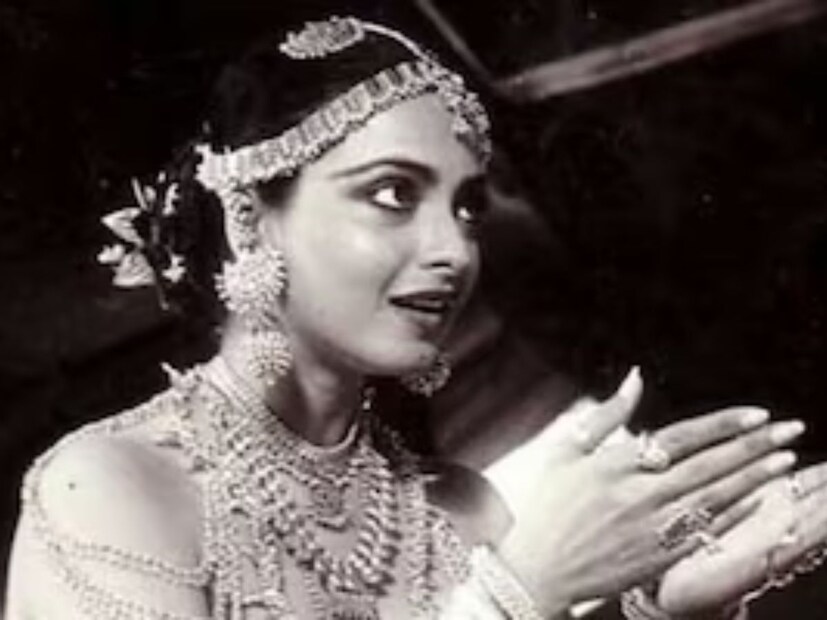 অভিনেত্রী তাঁর আত্মজীবনীতে বলেছেন, ছবিতে একটি দৃশ‍্য ছিল যেখানে বিশ্বজিত্‍ এবং রেখার একটি প্রেমের দৃশ‍্য দেখানো হবে। কিন্তু শ‍্যুটিং শুরু হওয়ার পরেই রেখাকে চুমু খেতে শুরু করেন বিশ্বজিত্‍। রেখার কথায়, তিনি হতভম্ব হয়ে গিয়েছিলেন। পরিচালকও শটটি কাট বলেননি। শ‍্যুটের পর সেটে হাউ হাউ করে কাঁদতে শুরু করেন রেখা, ভয় পেয়েছিলেন তিনি। 