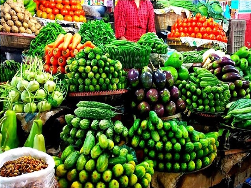 ডাঃ নিতিকা কোহলি তাঁর সাম্প্রতিক ইনস্টাগ্রাম পোস্টে ও সর্বভারতীয় সংবাদ মাধ্যমকে দেওয়া তাঁর পরামর্শে বর্ষা ঋতুতে কোন সবজি খাওয়া উচিত আর কোনটি এড়ানো প্রয়োজন তার একটি তালিকা প্রকাশ করেছেন।