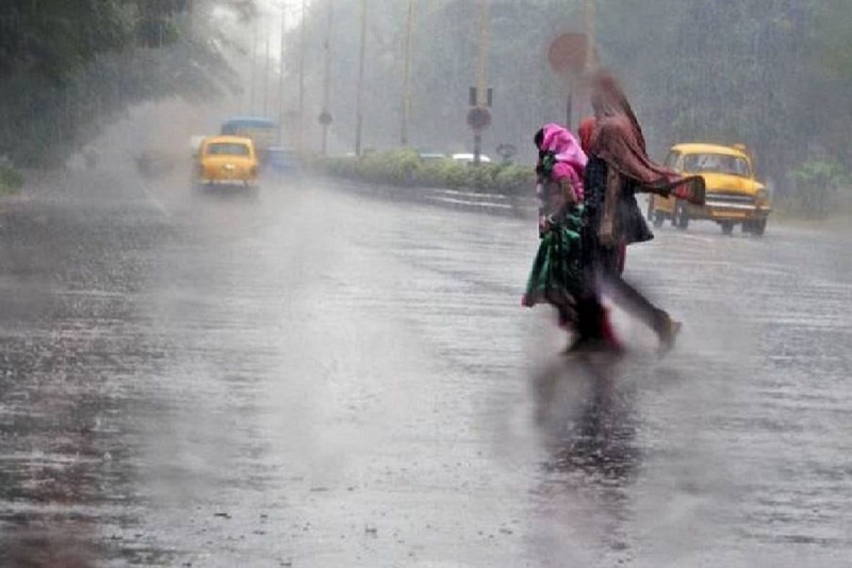 ৩ জুলাই : ভারী বৃষ্টির সতর্কবার্তা উত্তর এবং দক্ষিণ ২৪ পরগনা, নদীয়া, দক্ষিণ দিনাজপুর জলপাইগুড়ি কোচবিহার এবং আলিপুরদুয়ারে।