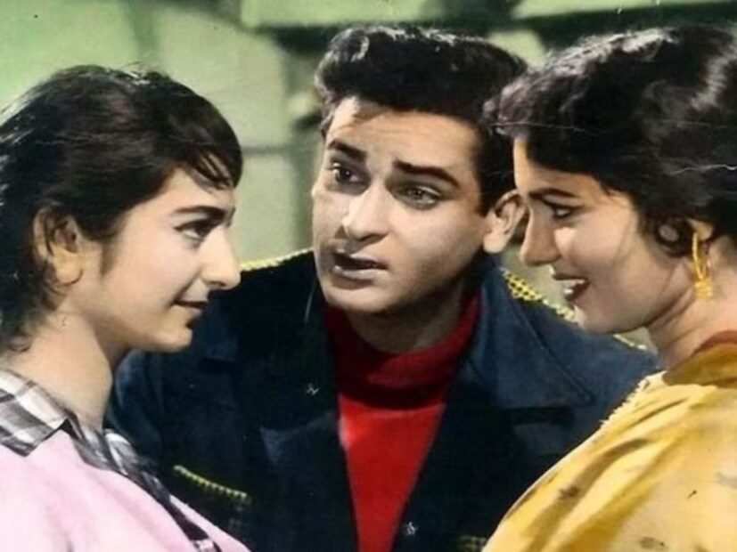  শশীকলা ধনী পরিবারের একজন বড় ব্যবসায়ীর মেয়ে ছিলেন৷ কিন্তু পরে তাঁর পরিবারের সঙ্গে এমন কিছু ঘটে যা চরম বিপদে ফেলে তাঁদের সকলকে৷ এক সাক্ষাৎকারে শশীকলা বলেছিলেন, 'আমার বাবা তাঁর সমস্ত উপার্জন ছোট ভাইকে পাঠাতেন, যিনি লন্ডনে পড়াশোনা করতেন। আমরা ছয় ভাই-বোন ছিলাম এবং আমাদের বাবা আমাদের চেয়ে আমাদের ভাইদের চাহিদা বেশি পূরণ করতেন। কিন্তু একটা সময় এল যখন তার ছোট ভাই খুব ভাল চাকরি পেল। কিন্তু তারপর সে পরিবারকে ছেড়ে চলে যায়।