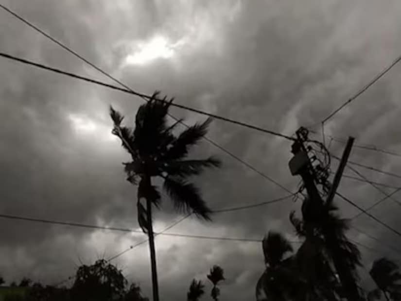 ডুয়ার্স -- মেঘলা আকাশ। গত ২৪ ঘণ্টায় সর্বোচ্চ তাপমাত্রা ছিল ২৯° সেলসিয়াস। সর্বনিম্ন তাপমাত্রা ১৯ ডিগ্রি সেলসিয়াস। আলিপুরদুয়ার :: পরিষ্কার আকাশ। ঠান্ডা বাতাস। সর্বনিম্ন ২৪ ডিগ্রি সেলসিয়াস।