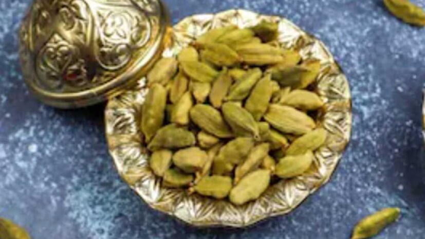 অনেকেই জানেন না এলাচের অ্যান্টি অক্সিড্যান্ট, অ্যান্টি ইনফ্লেম্যাটরি এবং হাইপোলিপিডেমিক বৈশিষ্ট্য নিয়ন্ত্রণ করে ব্লাড সুগারও৷