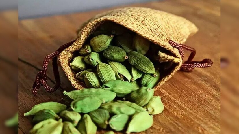 প্রত্যেক খাবারেরই পার্শ্বপ্রতিক্রিয়া থাকে৷ তাই ডায়েটে ছোট এলাচ যোগ করার আগে অবশ্যই চিকিৎসকের পরামর্শ নিন মধুমেহ রোগীরা৷ 