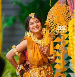 উচ্ছেবাবুর বিয়ের দিন এ কী করলেন 'মিঠাই' সৌমিতৃষা! বিয়েতে নিমন্ত্রণ নেই? উচ্ছেবাবুর বিয়ের দিন এ কী করলেন 'মিঠাই' সৌমিতৃষা! বিয়েতে নিমন্ত্রণ নেই?