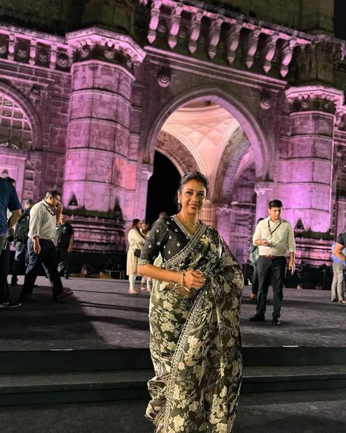 'দুশমন দেবতা' বক্স অফিসে বিরাট ফ্লপ হয়েছিল। অনিল গাঙ্গুলী তার সব টাকা হারিয়ে দেউলিয়া হয়ে পড়েন। তারপর চরম আর্থিক সঙ্কটে শুরু হয়। একটি সাক্ষাৎকারে, রূপালী তাঁর কঠিন যাত্রা এবং আর্থিক সঙ্কট সম্পর্কে বলেছিলেন। 