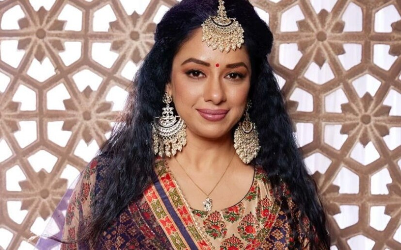 রূপালী জানিয়েছেন, যে তার প্রথম নাটক ছিল পৃথ্বী থিয়েটারে 'আত্মজীবনী' এবং এটি দীনেশ ঠাকুর প্রযোজনা করেছিলেন। এ জন্য তিনি পেয়েছিলেন ৫০ টাকা।  রিপোর্ট অনুযায়ী, রূপালী এখন একটি এপিসোডের জন্য ৩ লক্ষ টাকা নেয়। 