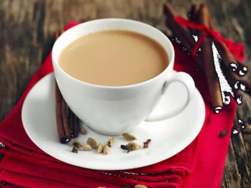 চায়ের একাধিক উপকারিতা আছে৷ ইনফ্লেম্যাশন কমিয়ে দেয়৷ হৃদযন্ত্রের সুস্থতা বজায় রেখে বাড়িয়ে দেয় আয়ুষ্কাল৷ 