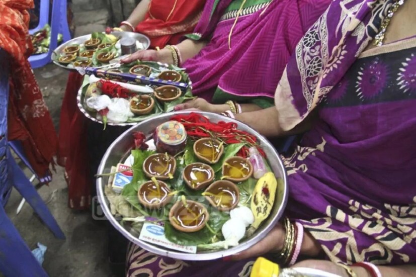 ১৩ রকম ফুল ও ১৩ রকম ফল দিয়ে দেবীর পুজো করা হয়৷ বিপত্তারিণী ব্রত পালনের পর দিন বুধবার পালিত হবে উল্টোরথ যাত্রা৷
