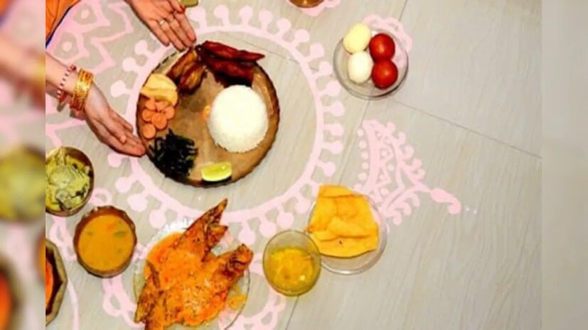  এর পর শাশুড়িমায়ের উপবাস ভঙ্গের পালা সাত্তিক আহারে। পাশাপাশি কব্জি ডুবিয়ে ভূরিভোজও অন্যতম অঙ্গ এই পার্বণের। ( সব ছবি: নেটমাধ্যম) 