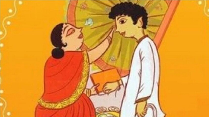 সেই সুতো মেয়ে, জামাই ও নাতি নাতনিদের হাতে বেঁধে দেন শাশুড়িমা। মেয়েদের বাঁ হাতে এবং ছেলেদের ডানহাতে বাঁধা হয়।
