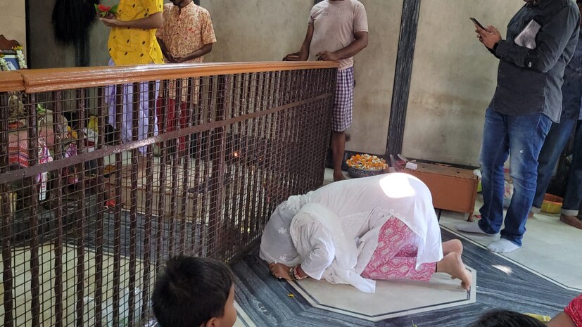 জুনের দাবি, ভোট দিতে আসা বৃদ্ধ ভোটারদের বিজেপিকে ভোট দেওয়ার জন্য বলছিলেন ওই জওয়ান। জেনেই রেগে যান জুন মালিয়া।