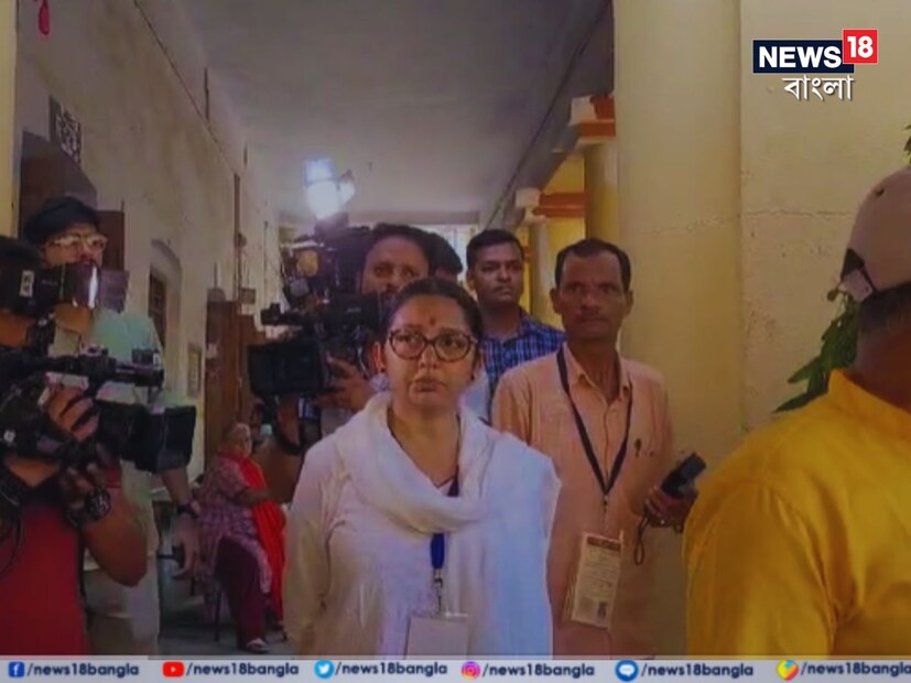 মেদিনীপুর কলেজিয়েট বিদ্যালয়ে এসে জুন মালিয়া অভিযোগ করেন কেন্দ্র বাহিনীর জওয়ানের বিরুদ্ধে। 