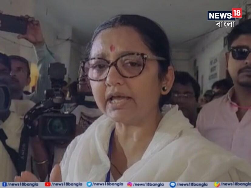 জুনের অভিযোগ, ওই জওয়ান বিজেপিতে ভোট দেওয়ার জন্য প্রভাবিত করছিলেন। যদিও অভিযোগ মানতে নারাজ জওয়ান।