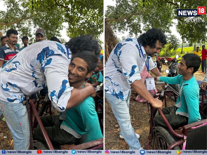 ঘাটালের লোকসভার বিভিন্ন কেন্দ্রে পৌঁছনোর সরু রাস্তায় গাড়ি ঢুকবে না বলে বাইক বা টোটো চড়েই সেখানে যান তারকা প্রার্থী। 