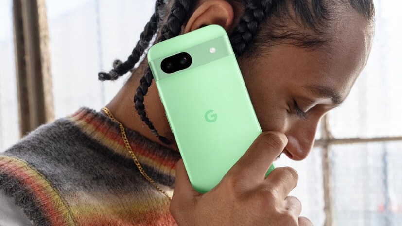Pixel 8a ফোনের দাম এবং ফিচার- Google Pixel 8a ফোনে ১২০Hz রিফ্রেশ রেট-সহ একটি ৬.১ ইঞ্চির ফুল HD+ OLED HDR ডিসপ্লে ব্যবহার করা হয়েছে। এই ফোনে ২,০০০ নিটসের পিক ব্রাইটনেস এবং সামনের দিকে করনিং গরিলা গ্লাস ৩ এর সুরক্ষা রয়েছে৷
