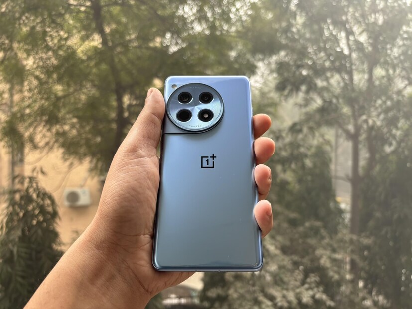 OnePlus 12R-এর ক্যামেরা অ্যাপটি ইন্টারভাল শুটিং, নাইটস্কেপ, হাই-রেস মোড, প্রো মোড, মুভি মোড, আল্ট্রা স্টেডি মোড, ডুয়াল-ভিউ ভিডিও, পোর্ট্রেট মোড, ভিডিও পোর্ট্রেট, প্যানো, ম্যাক্রো, স্লো-সহ বেশ কয়েকটি বৈশিষ্ট্যের সঙ্গে আসে। এর মধ্যে রয়েছে টাইম-ল্যাপস, লং এক্সপোজার, টেক্সট-স্ক্যানার এবং আরও অনেক কিছু।