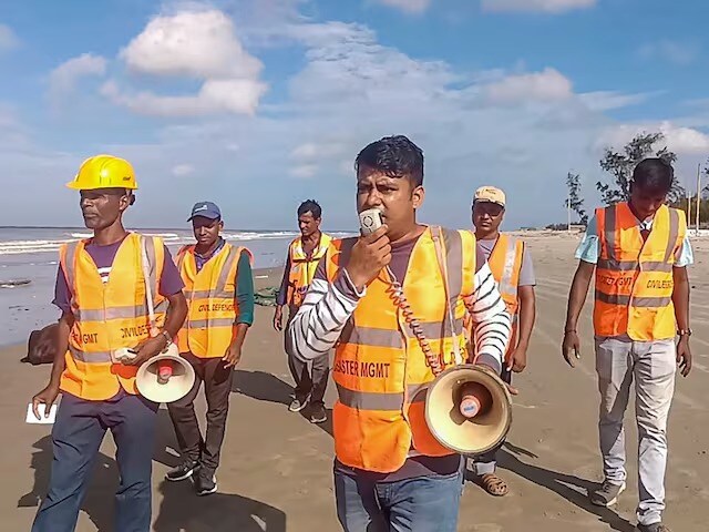 মাঝারি থেকে ভারী বৃষ্টির হলুদ সতর্কতা জারি করা হয়েছে কোচবিহার, উত্তর দিনাজপুর এবং জলপাইগুড়িতে৷ 