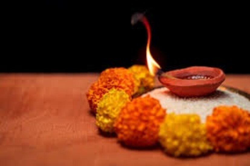 প্রতি সোমবার বাবা লোকনাথের পুজো সম্পন্ন করেন তাঁর ভক্তরা৷ তাঁদের বিশ্বাস তাঁর পুজো করলে সংসার সুখশান্তি ও সমৃদ্ধি বজায় থাকে৷