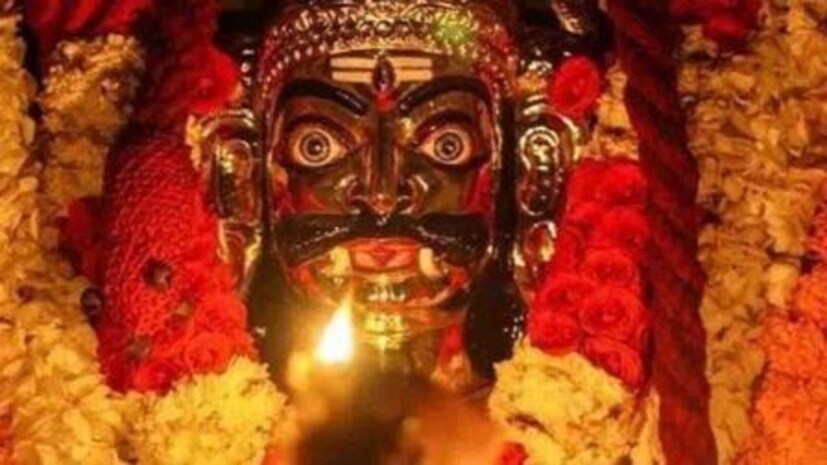 উপবাস ব্রত রাখলে সন্ধ্যায় উপবাস ভঙ্গ করুন সাত্তিক আহারে৷ সন্ধ্যাতেও কালভৈরবের বিগ্রহের সামনে প্রদীপ প্রজ্বলন করতে ভুলবেন না৷