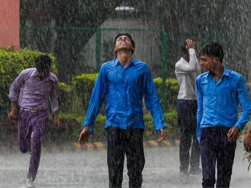 শনি ও রবিবার ভারী বৃষ্টির পূর্বাভাস রয়েছে কোচবিহার, আলিপুরদুয়ার, জলপাইগুড়ি, দার্জিলিং, কালিম্পং এবং উত্তর দিনাজপুরে৷ 