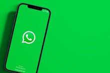 WhatsApp চ্যাটে এবার বড় বদল! নতুন মজাদার ফিচার আপনার ফোনে, সাজিয়ে নিন নিজের মতো