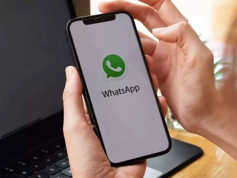 WhatsApp-এর নতুন আপডেট -WhatsApp ডেভেলপাররা সম্প্রতি তাঁদের সোশ্যাল মিডিয়া অ্যাপে অনেক নতুন ফিচার যোগ করেছেন। এর মধ্যে রয়েছে প্রতি চ্যাটে ৩টি পর্যন্ত বার্তা পিন করার বিকল্প, iPhone ব্যবহারকারীদের জন্য পাসকি সমর্থন এবং কথোপকথনে গুরুত্বপূর্ণ বার্তাগুলি খোঁজার জন্য চ্যাট ফিল্টার।
