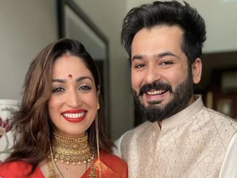 ইয়ামি গৌতমের সোশ‍্যাল মিডিয়ার পোস্টে লেখা, ‘‘আমাদের আদরের ছেলে বেদাবেদের আগমণে আমরা উচ্ছ্বসিত। অক্ষয় তৃতীয়ার দিনেই আমাদের কাছে এসেছে আমাদের সন্তান। আপনারা সকলে ওকে ভালবাসা আর আশির্বাদে ভরিয়ে তুলুন।’’