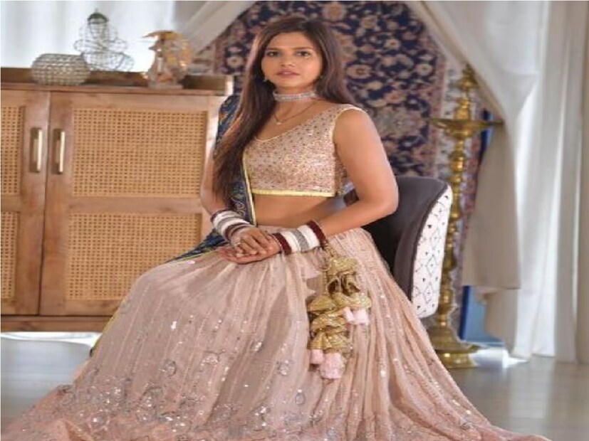 দলজিৎ যে তাঁর সম্পর্কে অভিযোগ এনেছিলেন, তা মিথ্যে বলে দাবি নিখিলের। শুধু তা-ই নয়, তিনি জানান, তাঁর সোশ্যাল মিডিয়া পোস্টের জন্য নিখিলের আশপাশের মানুষকে হেনস্থার শিকার হতে হচ্ছে। একপ্রকার হুঙ্কার ছেড়েই বলেন, দলজিৎ যেন এমন কাজকর্ম বন্ধ করেন।