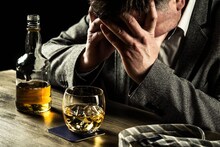 মদ্যপান আপনার নেশা? নাকি শখ? বলে দেবে 'এই' তিন অভ্যেস, নিজেকে চিনুন এভাবে